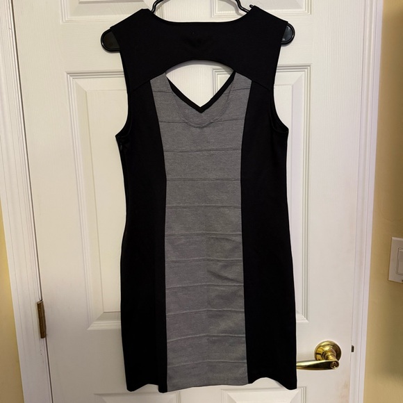 Chic GUESS Black & Gray Colorblock Sheath Dress – Sleeveless Workwear Classic Lg - Picture 3 of 10